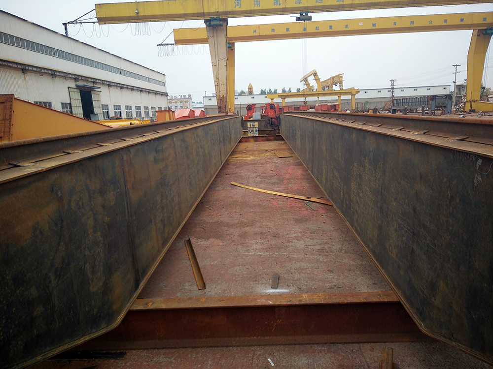 雙梁橋式起重機(jī)